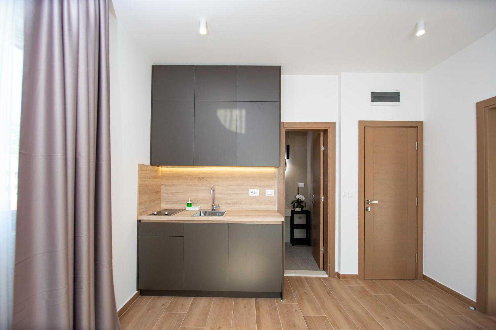 Apartments Sirena - Modern Stay With Free Parking Будва Екстериор снимка