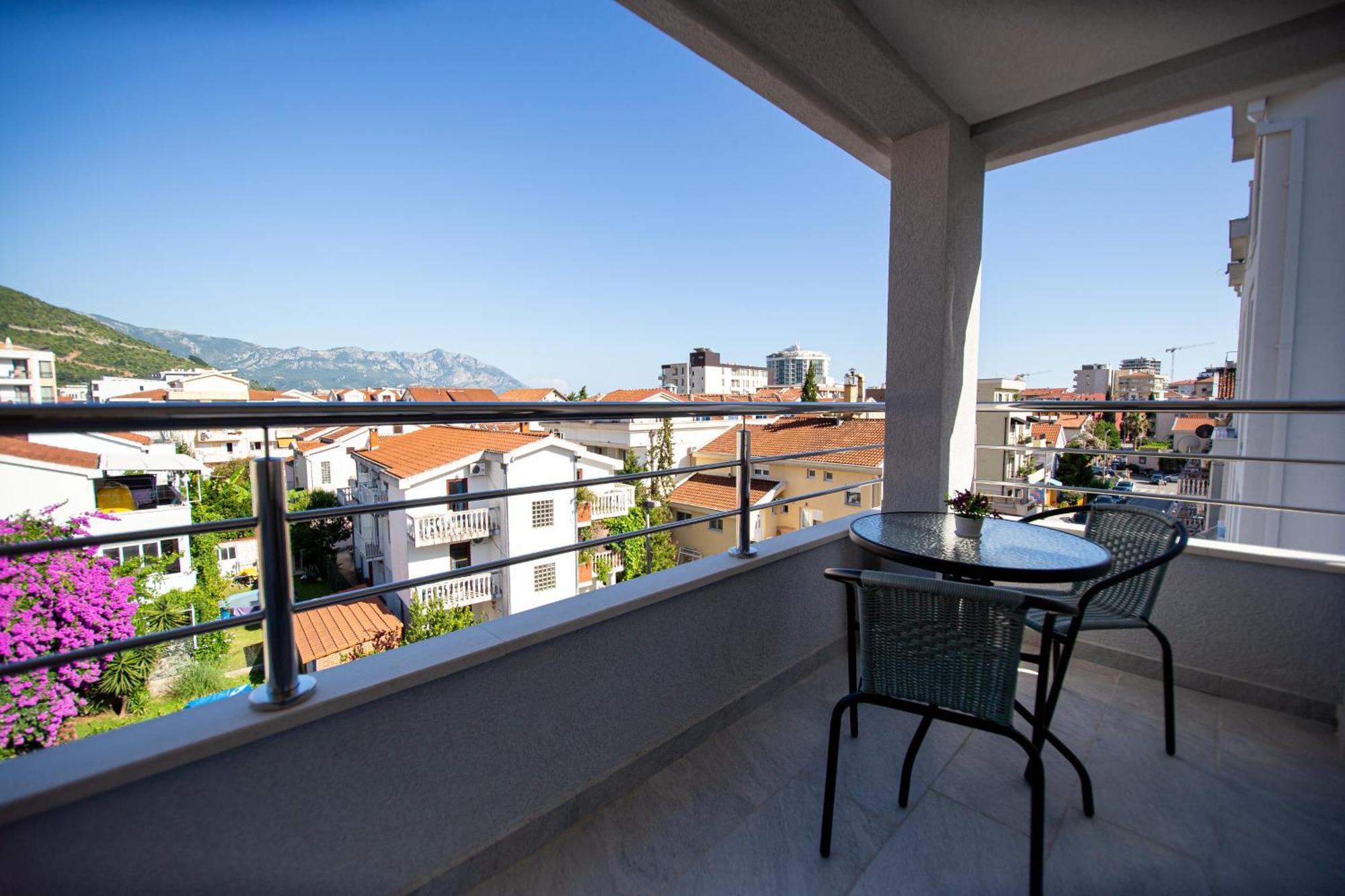 Apartments Sirena - Modern Stay With Free Parking Будва Екстериор снимка
