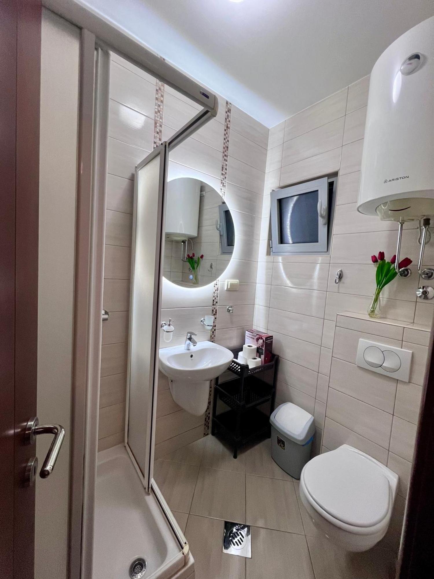 Apartments Sirena - Modern Stay With Free Parking Будва Екстериор снимка